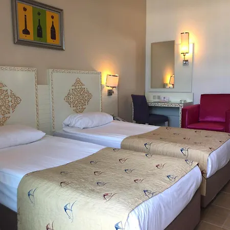 كريستال أدميرال ريزورت سويتس أند سبا 5* Kızılot