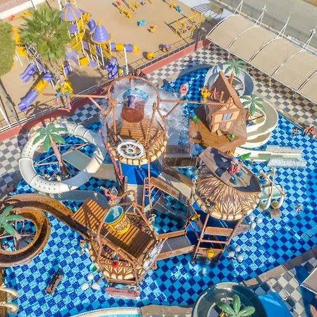 אתר נופש Crystal Admiral Aqua Collection