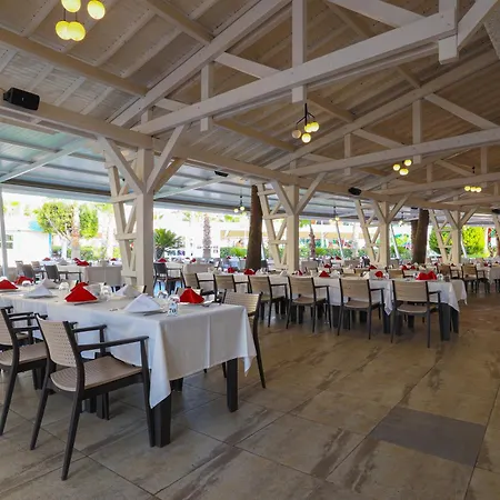 אתר נופש Crystal Admiral Aqua Collection