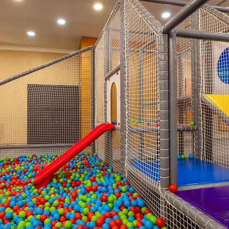 אתר נופש Crystal Admiral Aqua Collection Kızılot